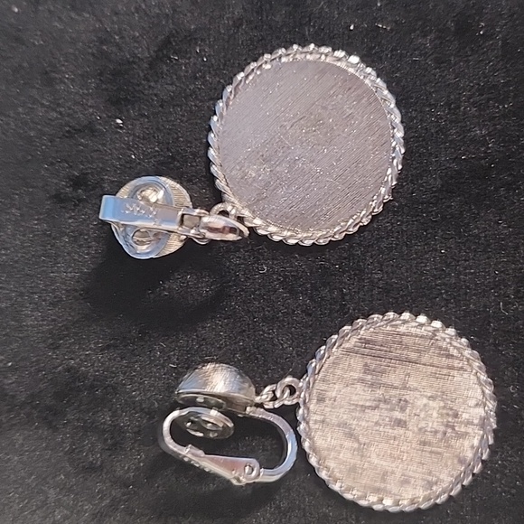 Vintage Crown Trifari Napolean Emperor Clip On Earrings - Picture 2 of 6